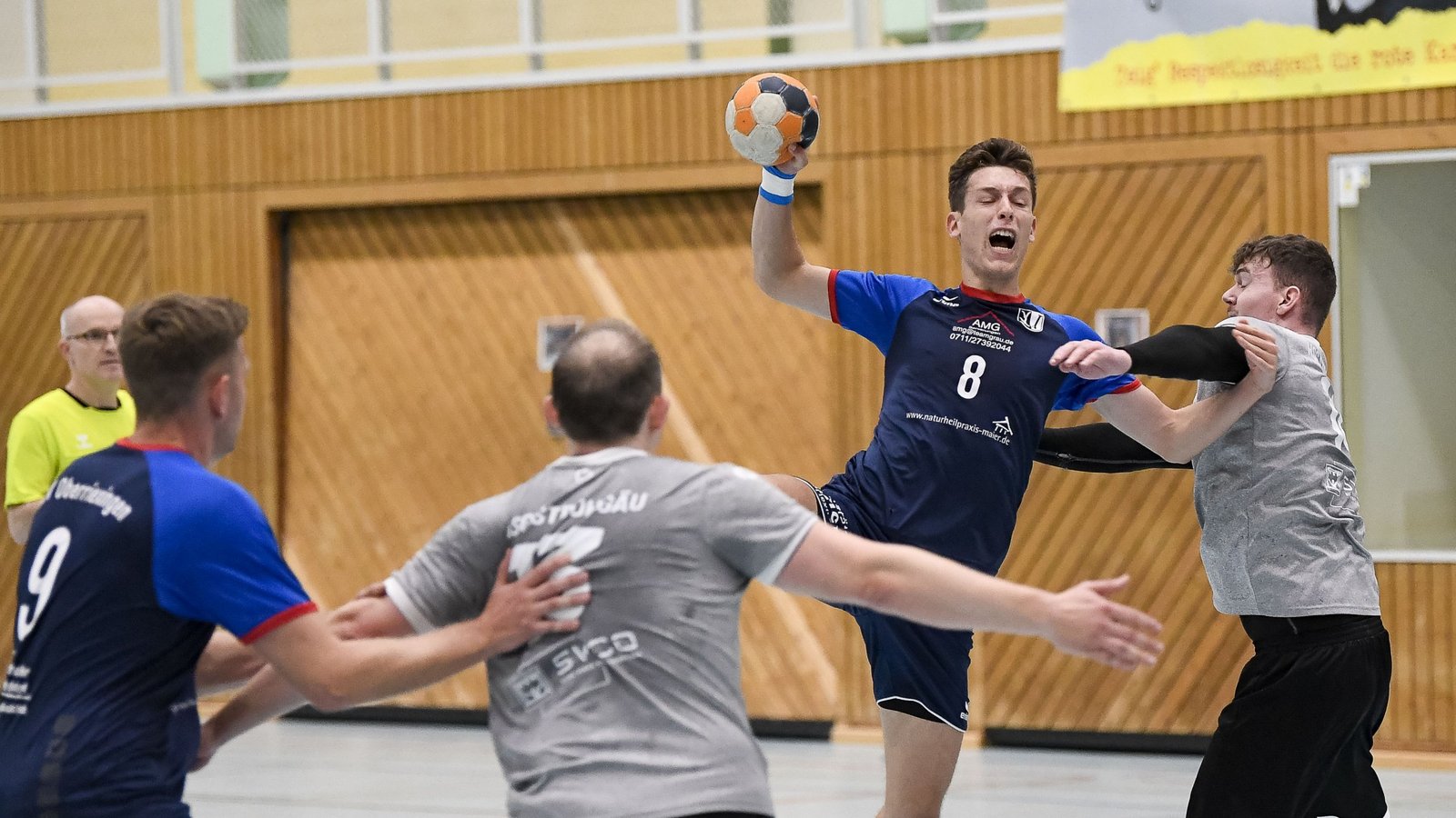 Durchsetzungsstark präsentiert sich der Oberriexinger Till Stadelmann (mit Ball) im Spiel gegen die SG Weissach. Archivfoto: Leitner