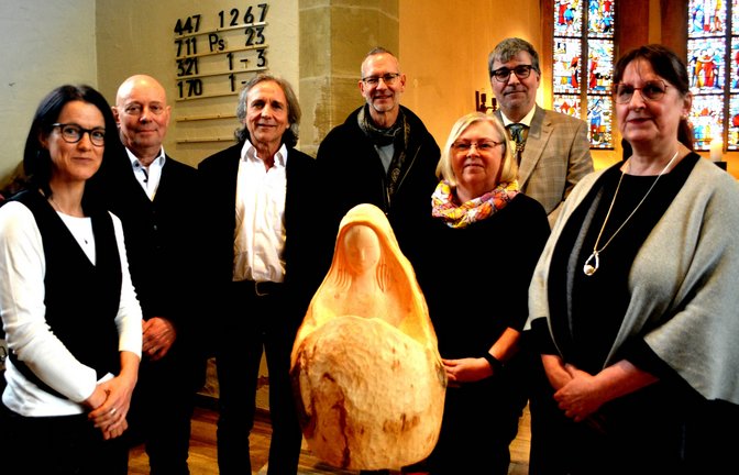 Kunstschaffende bei der Vernissage (von links): Gabi Frick, Thomas Knodel, Albert Ali Nellessen, Thomas Hanisch, Shirley Grözinger-Hoffmann, Markus Burgstahler und Inge Dämmrich.