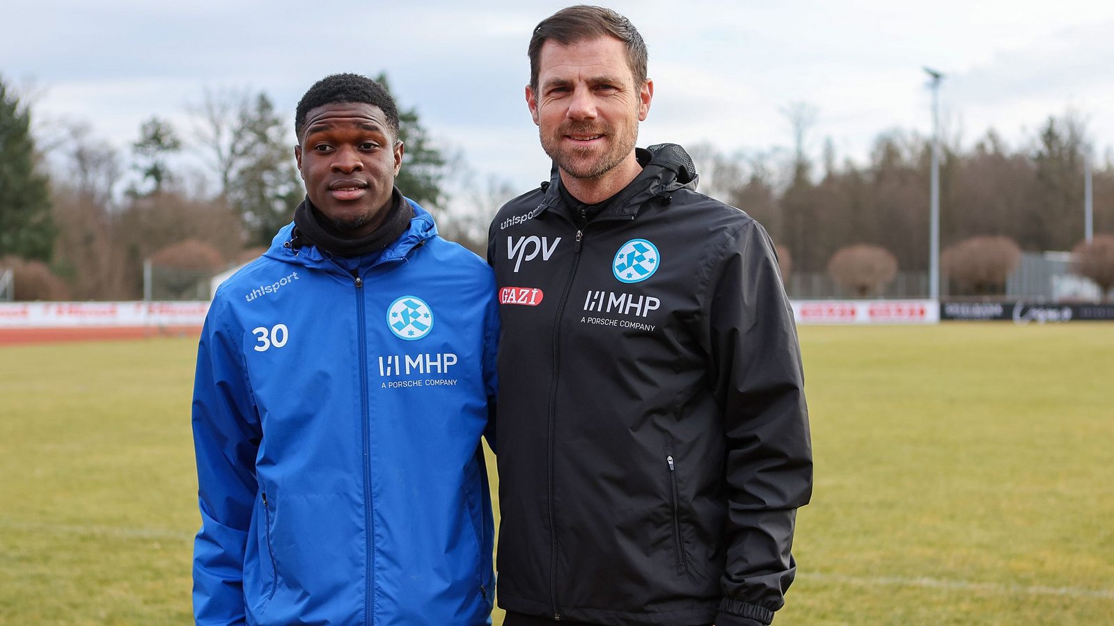 Trainer Marco Wildersinn mit Winter-Neuzugang Abdoulie Mboob.Foto: Baumann/Julia Rahn Trainer Marco Wildersinn mit Winter-Neuzugang Abdoulie Mboob.Foto: Baumann/Julia Rahn