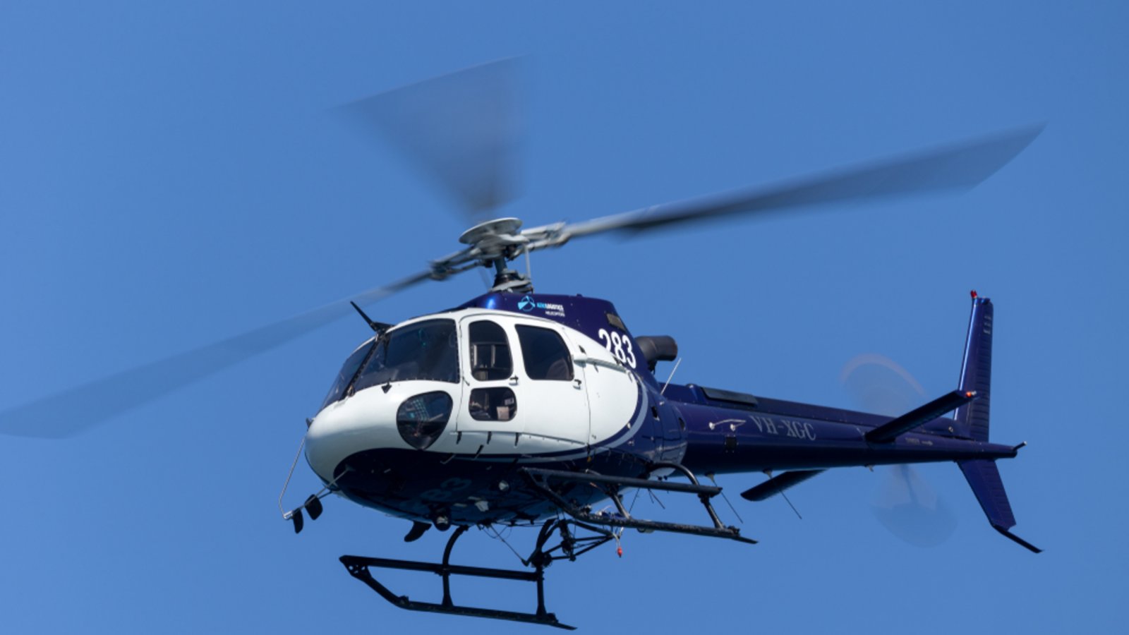 Hubschrauber lassen sich vielseitig einsetzen, da keine Start- und Landebahn benötigt wird. Aber wie hoch können sie fliegen?Foto: Ryan Fletcher / Shutterstock.com