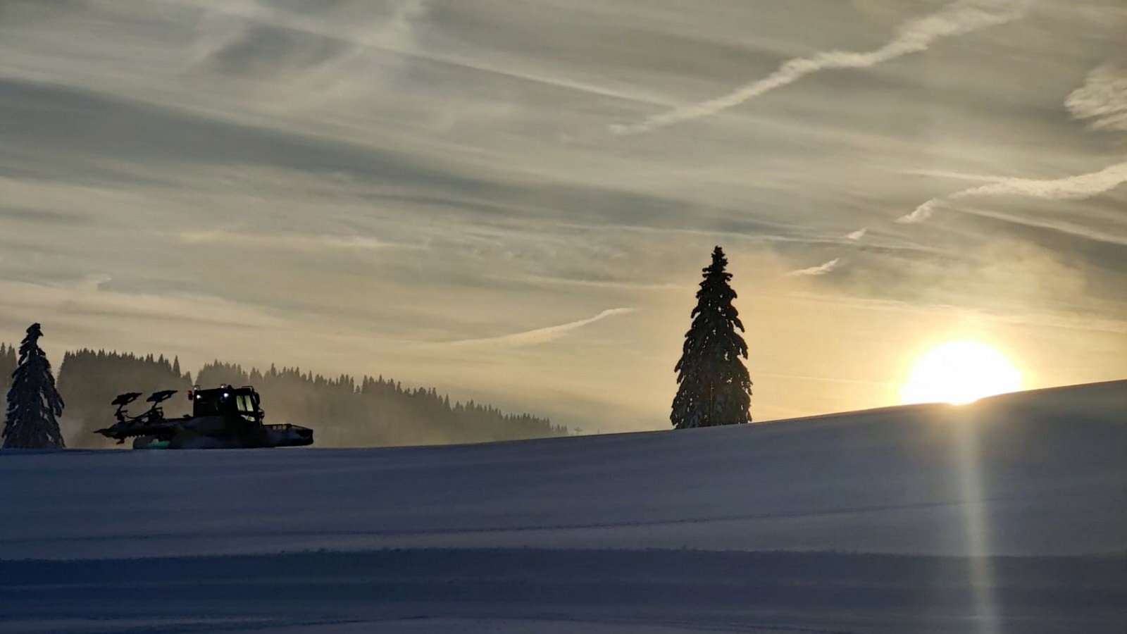 Auf dem Feldberg laufen die letzten Vorbereitungen.Foto: Feldbergbahnen/oh Auf dem Feldberg laufen die letzten Vorbereitungen.Foto: Feldbergbahnen/oh