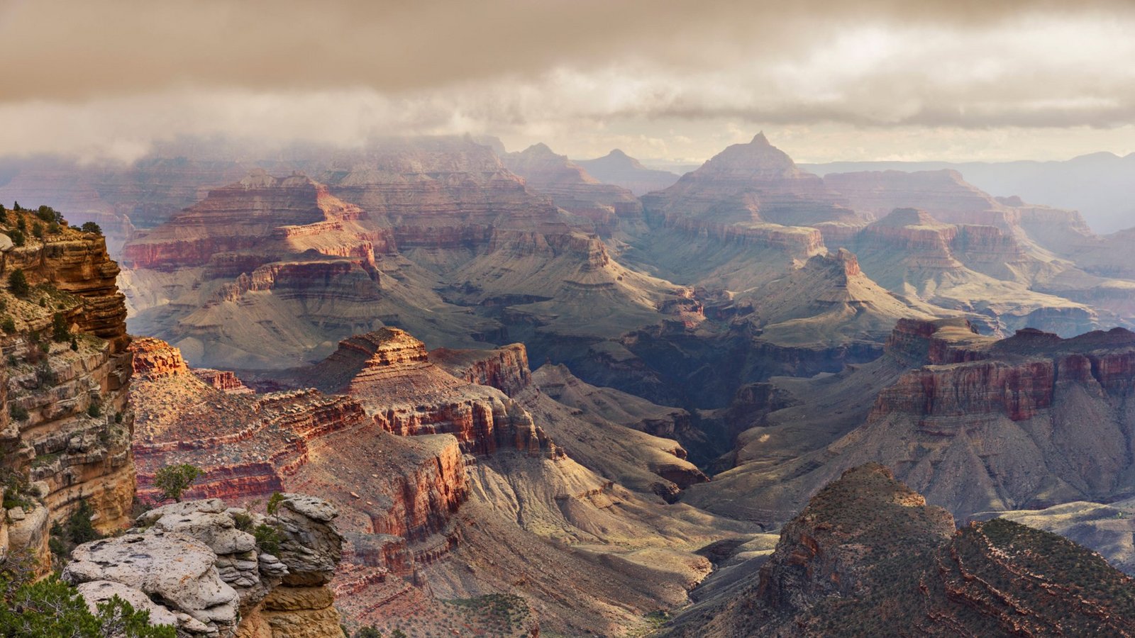 Der Name Grand Canyon für „groß“ bzw. „großartig“ wurde 1869 von John Wesley Powell (1834-1902), dem Forscher und Leiter der Expedition der Erforschung des Colorado River geprägt.Foto: Imago/Cavan Images Der Name Grand Canyon für „groß“ bzw. „großartig“ wurde 1869 von John Wesley Powell (1834-1902), dem Forscher und Leiter der Expedition der Erforschung des Colorado River geprägt.Foto: Imago/Cavan Images