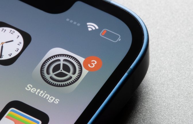 Erfahren Sie hier, wo Sie auf Ihrem iPhone die Warnmeldung-Einstellungen finden.<span class='image-autor'>Foto: Tada Images 7 / Shutterstock.com</span>