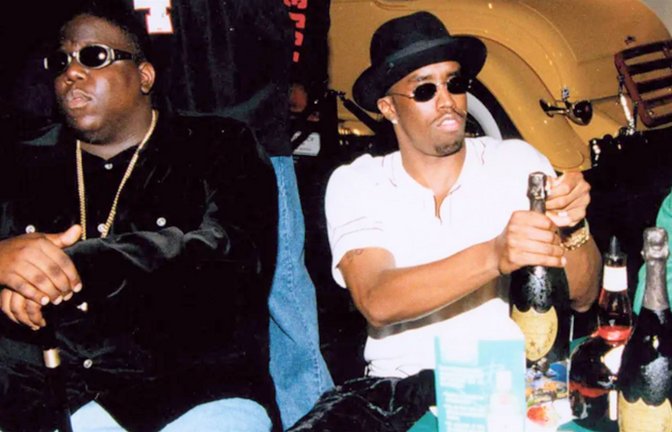 Die Neflix-Doku geht zurück zu den Lebzeiten von Tupac und Notorious B.I.G. (links), als P. Diddy (rechts) noch Biggies Label-Boss war.<span class='image-autor'>Foto: Courtesy of Netflix</span>