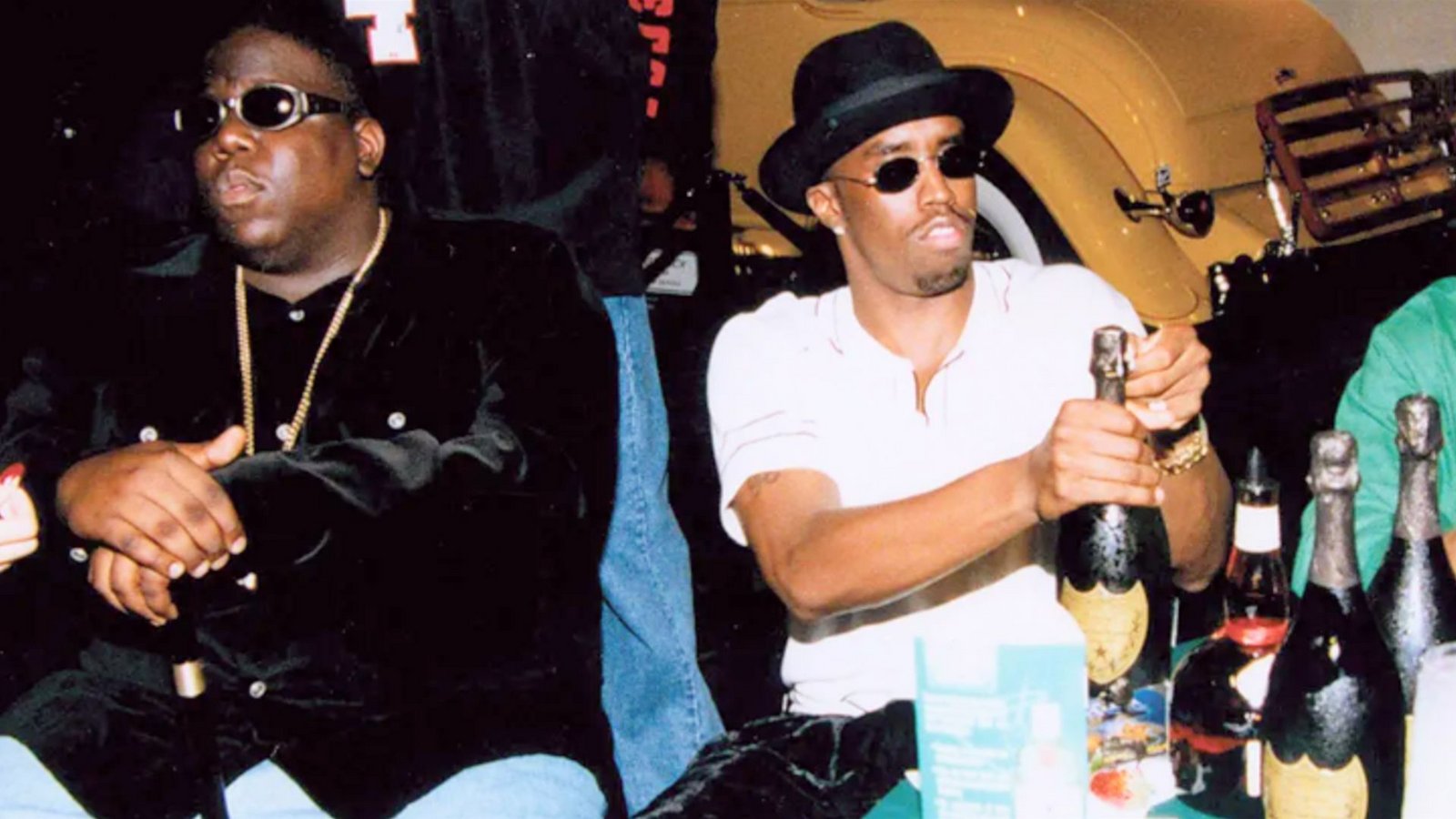 Die Neflix-Doku geht zurück zu den Lebzeiten von Tupac und Notorious B.I.G. (links), als P. Diddy (rechts) noch Biggies Label-Boss war.Foto: Courtesy of Netflix Die Neflix-Doku geht zurück zu den Lebzeiten von Tupac und Notorious B.I.G. (links), als P. Diddy (rechts) noch Biggies Label-Boss war.Foto: Courtesy of Netflix