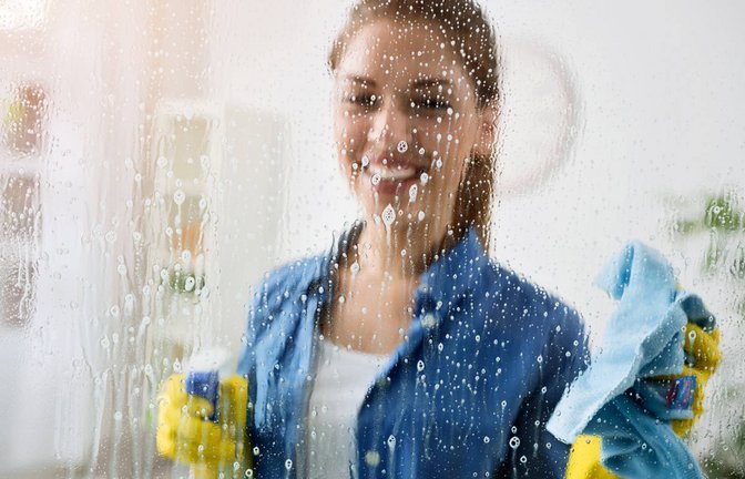 Erfahren Sie, wie sich Fenster schnell, einfach und ohne viel Aufwand putzen lassen. (Mit und ohne Geräte)<span class='image-autor'>Foto: Didesign021 / Shutterstock.com</span>