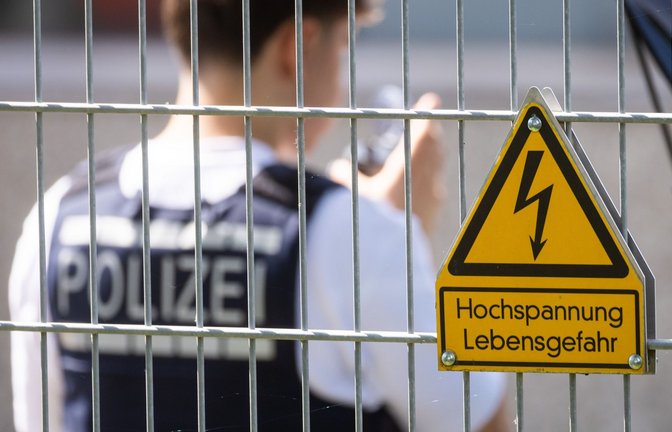 Das Feuer im Umspannwerk hatt einen großflächigen Stromausfall zur Folge.<span class='image-autor'>Foto: dpa/Christoph Schmidt</span>