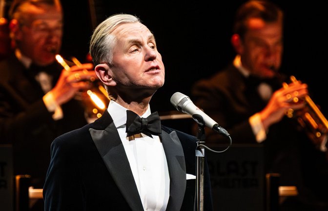 Max Raabe (hier bei einem Konzert im Januar in Duisburg) ist am Dienstag in Stuttgart aufgetreten.<span class='image-autor'>Foto: imago/Funke Foto Services/Martin Möller</span>