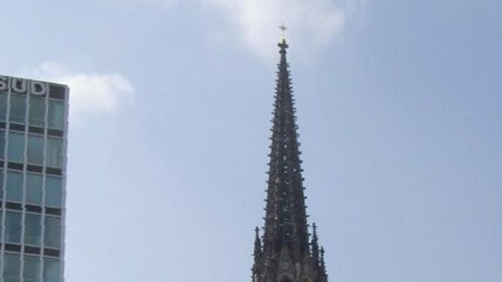 Auch nur drei Jahre war der Turm von Sankt Nikolai in Hamburg (147,88) an der Poolposition.Foto: wikipedia/Sebastian Koppehel