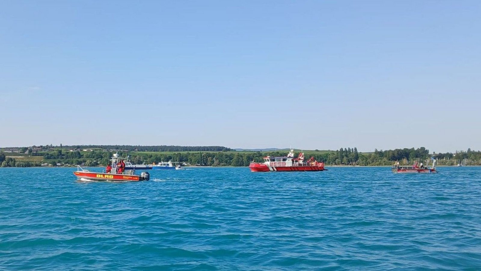 Nachdem zwei Männer am Bodensee bei Kirchberg untergegangen waren, suchte die DLRG mit Tauchern und Mantrailerhunden sowie Sonargeräten nach den beiden Männern – allerdings bislang vergeblich.Foto: DLRG Konstanz