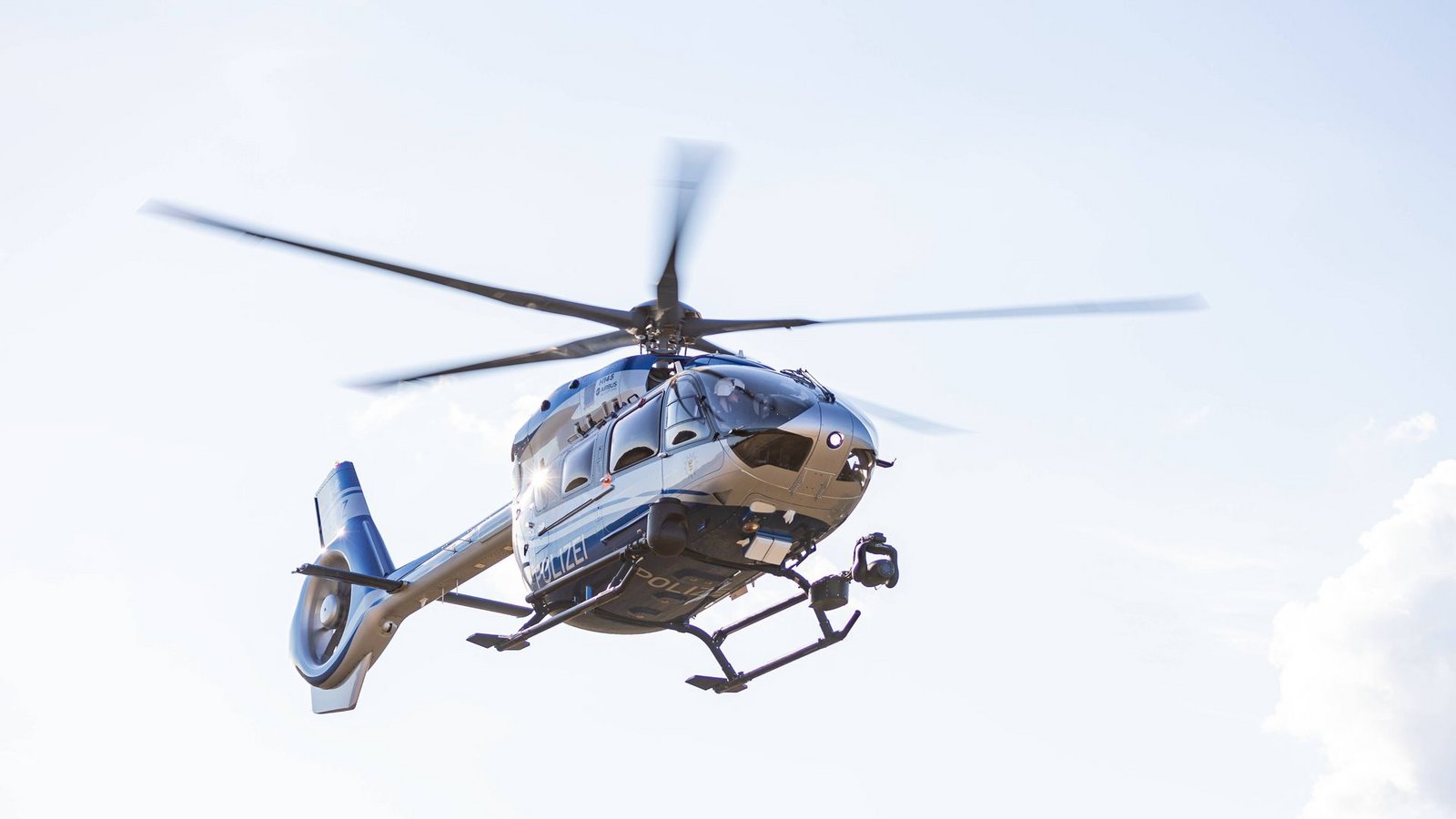 Wer bei der Befragung mitmacht, kann einen Flug im Polizeihubschrauber gewinnen.Foto: imago/KS-Images.de Wer bei der Befragung mitmacht, kann einen Flug im Polizeihubschrauber gewinnen.Foto: imago/KS-Images.de