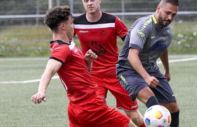 Oguz Bulut (rechts) hat schon beim NEB-Cup mit der SGM Hohenhaslach/Freudental gegen den FV Löchgau II gespielt. Am Sonntag treffen beide Teams erneut aufeinander.