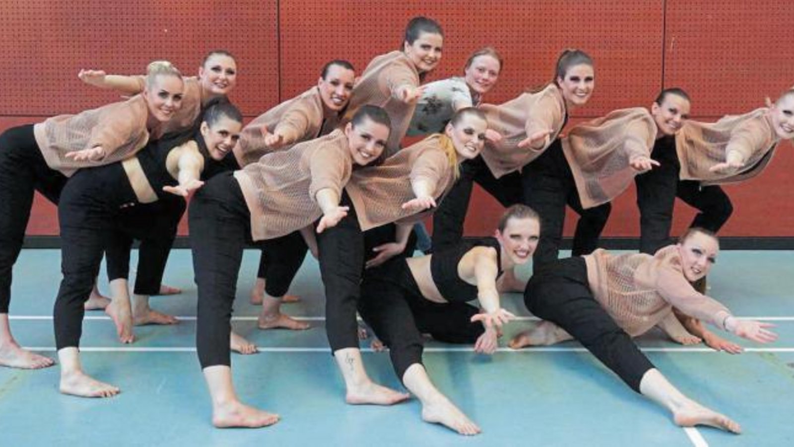 Für Dance Works des 1. TCL war bei der Heim-DM in der Zwischenrunde Schluss. Foto: privat Für Dance Works des 1. TCL war bei der Heim-DM in der Zwischenrunde Schluss. Foto: privat