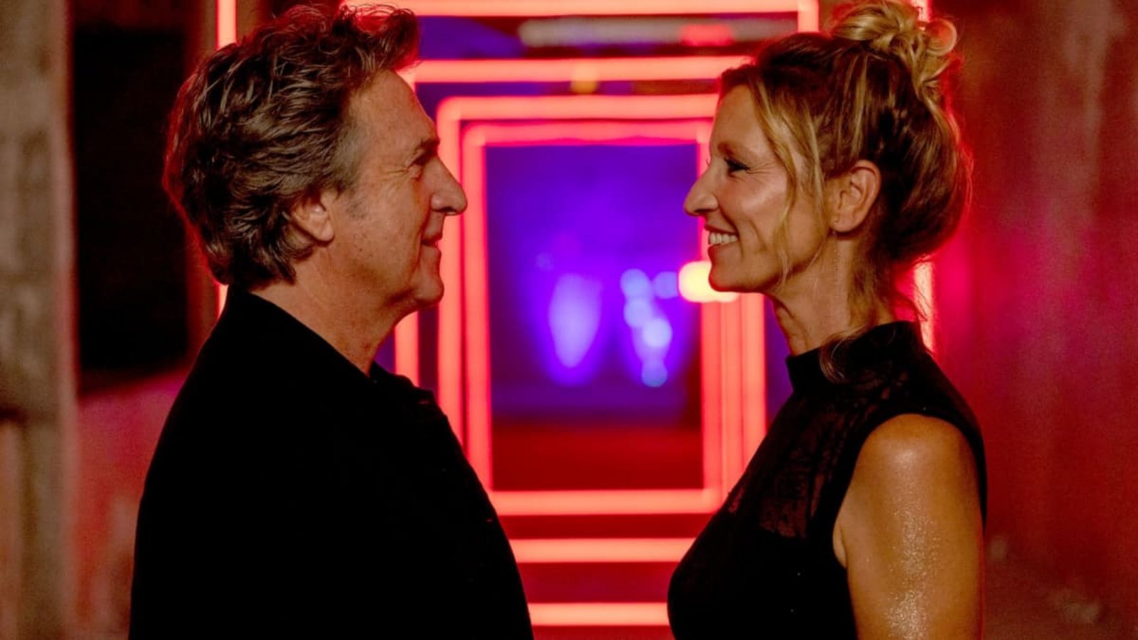 Francois Cluzet (l) als Tom und Alexandra Lamy als Fanny in einer Szene aus dem Film «Cheri, ich komme! - Die Erfindung der Lust»-/Neue Visionen Filmverleih/dpa