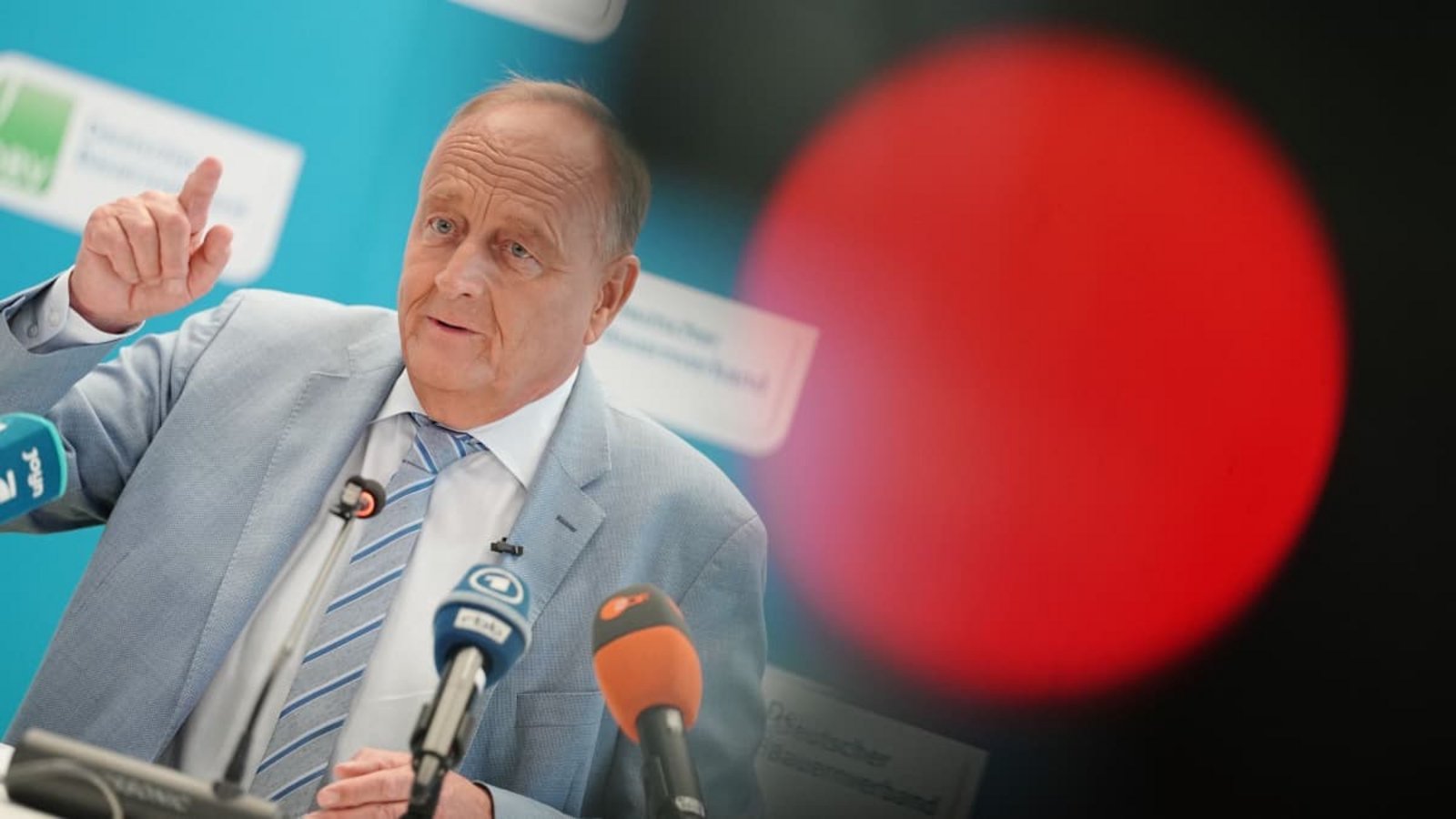 Bauernpräsident Joachim Rukwied bilanziert eine leicht unterdurchschnittliche Getreideernte.Kay Nietfeld/dpa