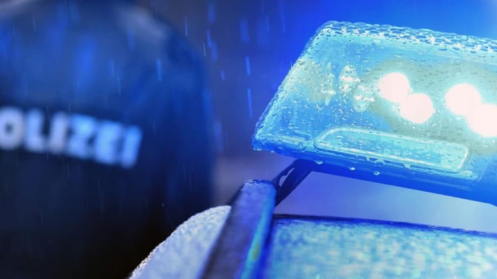 Die Polizei ist in der Nacht zum Sonntag alarmiert worden, weil eine Geburtstagsparty in Balingen völlig aus dem Ruder lief. (Symbolfoto)dpa Die Polizei ist in der Nacht zum Sonntag alarmiert worden, weil eine Geburtstagsparty in Balingen völlig aus dem Ruder lief. (Symbolfoto)dpa