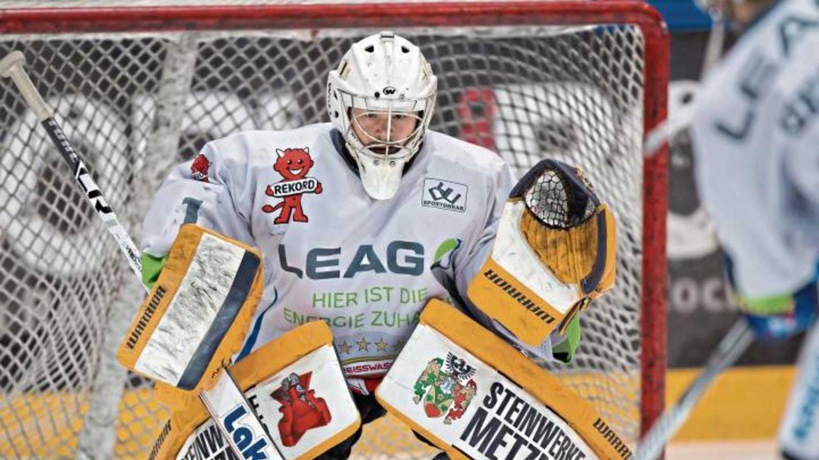 Goalie Konstantin Kessler hat bereits 42 Spiele für die Lausitzer Füchse in der Deutschen Eishockey Liga (DEL) 2 absolviert. Foto: Eibner Goalie Konstantin Kessler hat bereits 42 Spiele für die Lausitzer Füchse in der Deutschen Eishockey Liga (DEL) 2 absolviert. Foto: Eibner