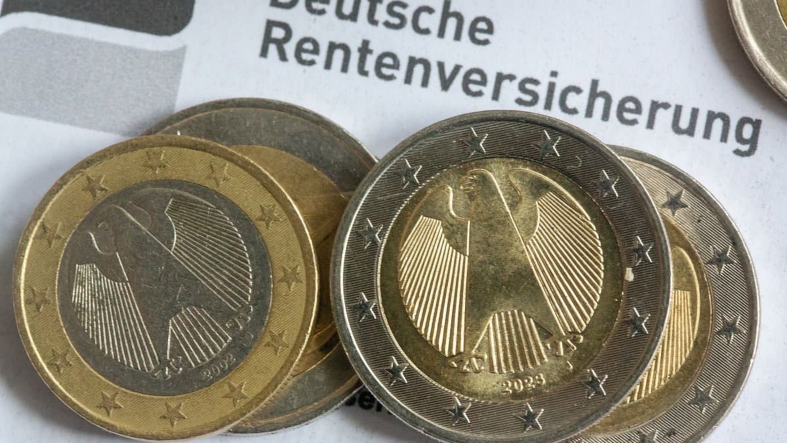 Wer bei Beruf zurücksteckt, um Angehörige zu pflegen, riskiert Einschnitte in der Rente. Das muss nicht sein.Fernando Gutierrez-Juarez/dpa Wer bei Beruf zurücksteckt, um Angehörige zu pflegen, riskiert Einschnitte in der Rente. Das muss nicht sein.Fernando Gutierrez-Juarez/dpa