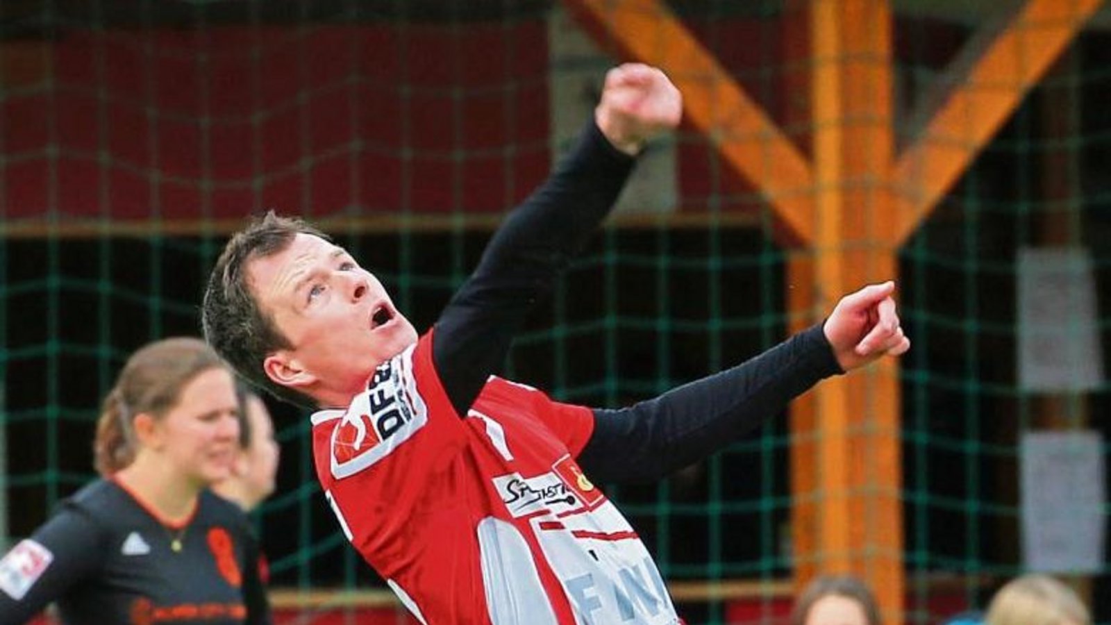 Marco Lochmahr sieht der Feldsaison wieder mit Besorgnis entgegen. Für den Spielertrainer und seinen TV Vaihingen geht es um den Klassenerhalt. Foto: Küppers Marco Lochmahr sieht der Feldsaison wieder mit Besorgnis entgegen. Für den Spielertrainer und seinen TV Vaihingen geht es um den Klassenerhalt. Foto: Küppers