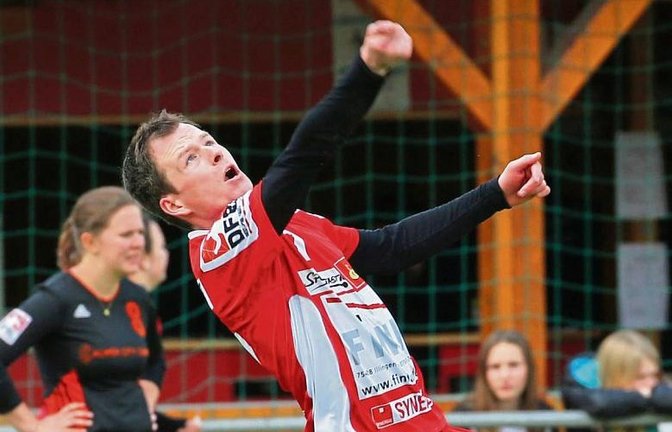 Marco Lochmahr sieht der Feldsaison wieder mit Besorgnis entgegen. Für den Spielertrainer und seinen TV Vaihingen geht es um den Klassenerhalt. Foto: Küppers