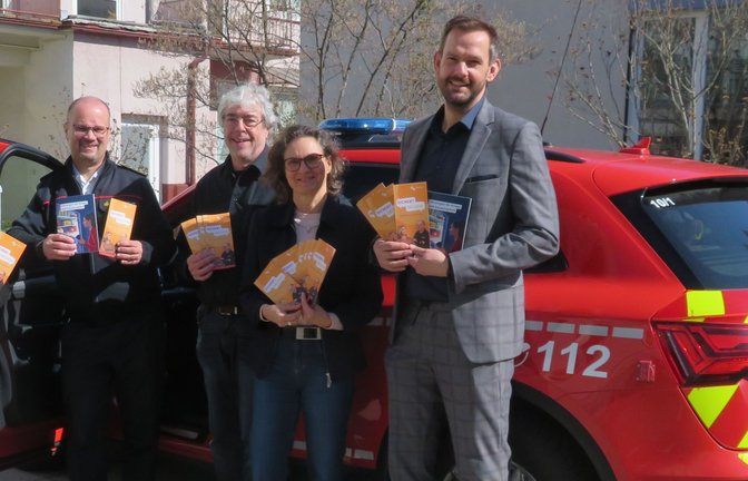 Auftakt der Kampagne (von links): Erste Landesbeamtin Dr. Hilde Neidhardt, Kreisbrandmeister Carsten Sorg, Jürgen Hörstmann und Stefanie Frey (Pressestelle) sowie Landrat Bastian Rosenau. Bild: Enzkreis