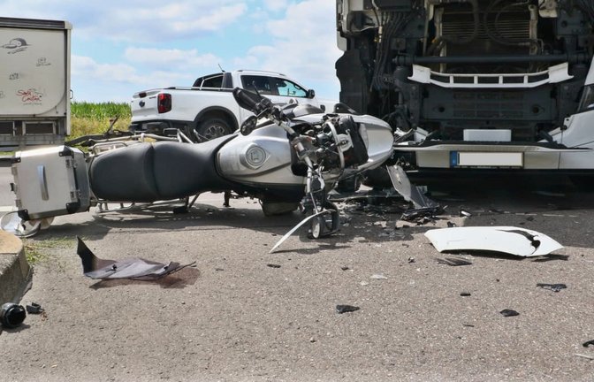 Der Motorradfahrer wurde bei dem Unfall leicht verletzt.<span class='image-autor'>KS-Images.de / Andreas Rometsch</span>