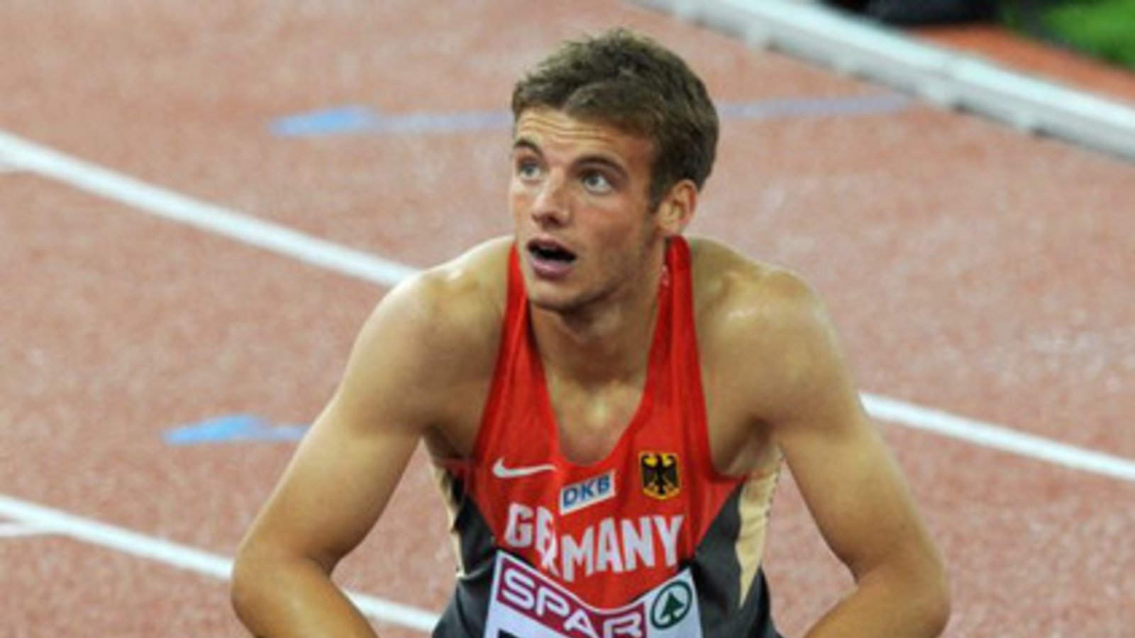 Felix Franz nach dem Finale über 400 Meter Hürden auf der regennassen Bahn im Züricher Letzigrund-Stadion: „In dem Moment spürst du nur Erschöpfung und musst Luft holen.“ Foto: Hensel Felix Franz nach dem Finale über 400 Meter Hürden auf der regennassen Bahn im Züricher Letzigrund-Stadion: „In dem Moment spürst du nur Erschöpfung und musst Luft holen.“ Foto: Hensel