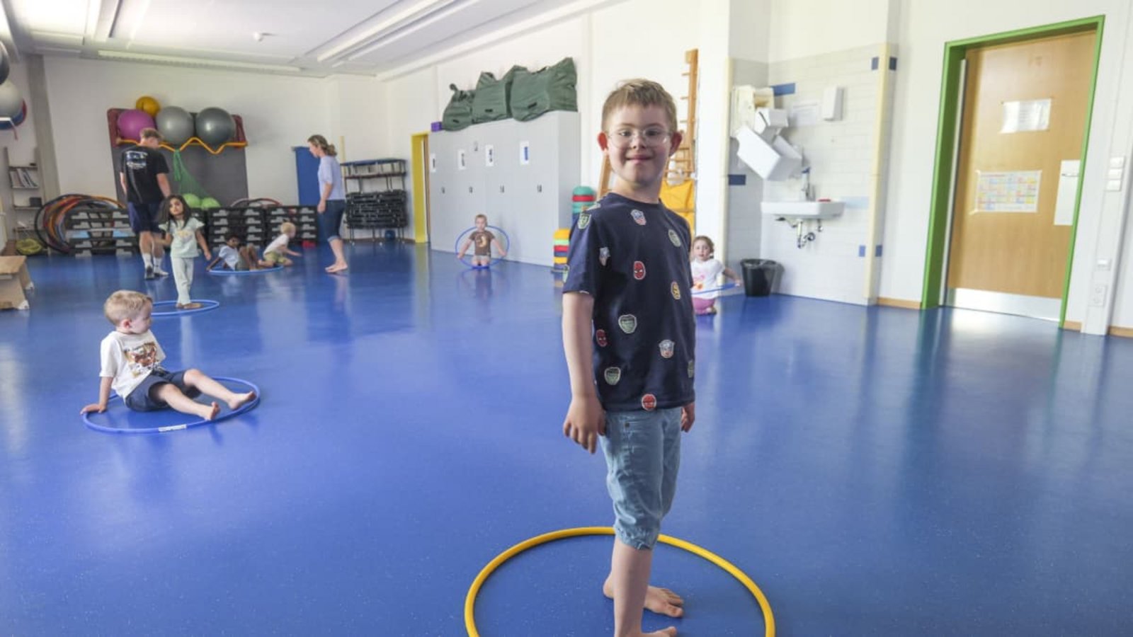Heather und Marcus Schweikers Sohn Elias ist beeinträchtigt. Die Eltern sind froh, dass sie in Münchingen im Sportnest einen Betreuungsplatz bekommen haben. Die Kita ist bekannt dafür, Inklusion zu leben - und deshalb für den Deutschen Kita-Preis nominiert.Simon Granville