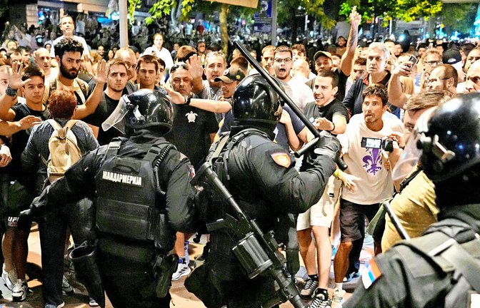Anti-Regierungs-Demonstrationen in Belgrad eskalieren.<span class='image-autor'>Foto: AP/dpa/Darko Vojinovic</span>