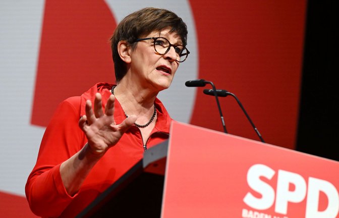 Die SPD-Vorsitzende Saskia Esken stellt sich hinter Olaf Scholz.<span class='image-autor'>Foto: dpa/Uli Deck</span>