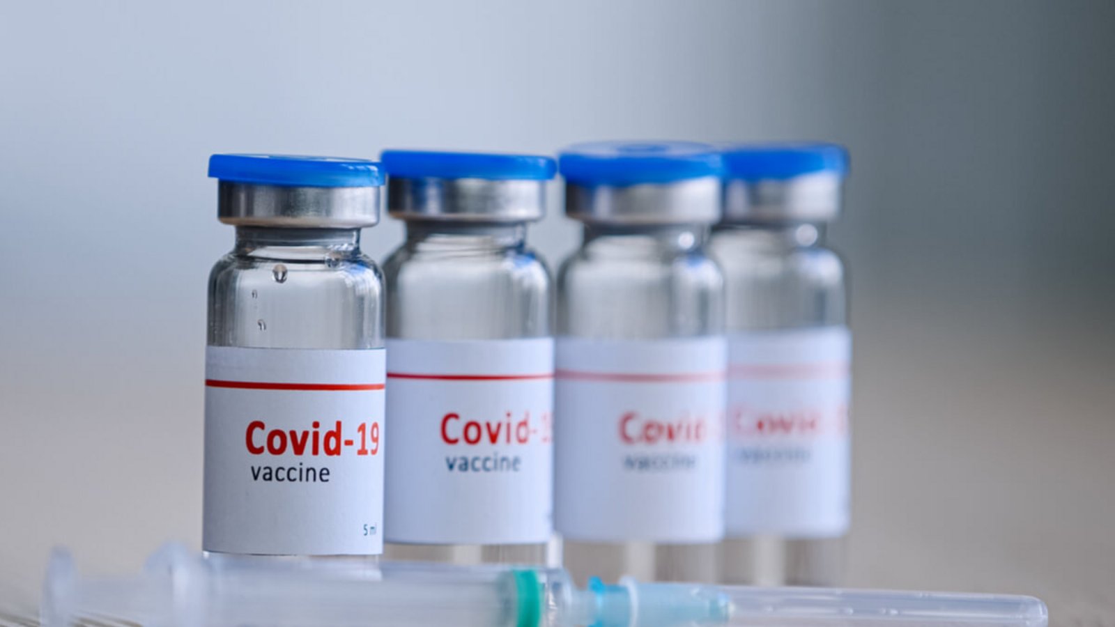 Hier erfahren Sie, ab wann und für wen die STIKO eine vierte Corona-Impfung empfiehlt. Alles Wichtige zur zweiten Booster-Impfung.Foto: Maya Lab / Shutterstock.com Hier erfahren Sie, ab wann und für wen die STIKO eine vierte Corona-Impfung empfiehlt. Alles Wichtige zur zweiten Booster-Impfung.Foto: Maya Lab / Shutterstock.com