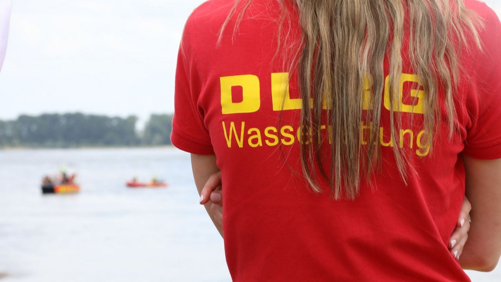 Die Deutsche Lebens-Rettungs-Gesellschaft (DLRG) ist mit ihren Ehrenamtlichen bei der Hitze im Dauereinsatz.Foto: Sascha Thelen/dpa Die Deutsche Lebens-Rettungs-Gesellschaft (DLRG) ist mit ihren Ehrenamtlichen bei der Hitze im Dauereinsatz.Foto: Sascha Thelen/dpa