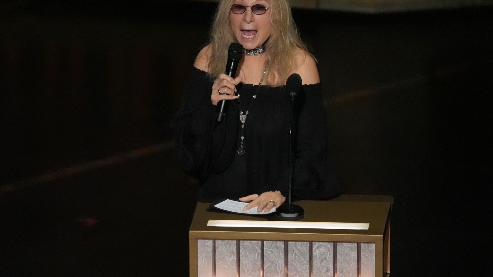 Die mehrfach ausgezeichnete Barbra Streisand erhält eine Ehrenpalme. (Archivbild)Foto: Chris Pizzello/Invision/AP/dpa