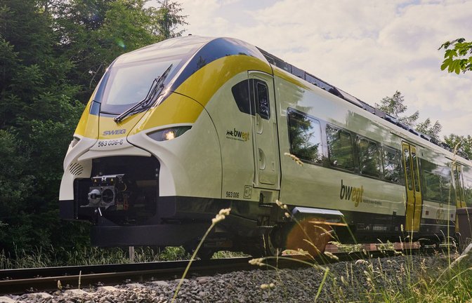 Der neue Batteriezug kann sich unter Oberleitung während der Fahrt wieder aufladen.<span class='image-autor'>Foto: HL_STUDIOS_GMBH</span>