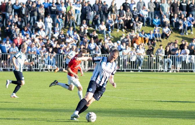 Marlon Faß erzielte vor über 1000 Kickers-Fans in Holzhausen vier Tore.<span class='image-autor'>Foto: IMAGO/Eibner</span>