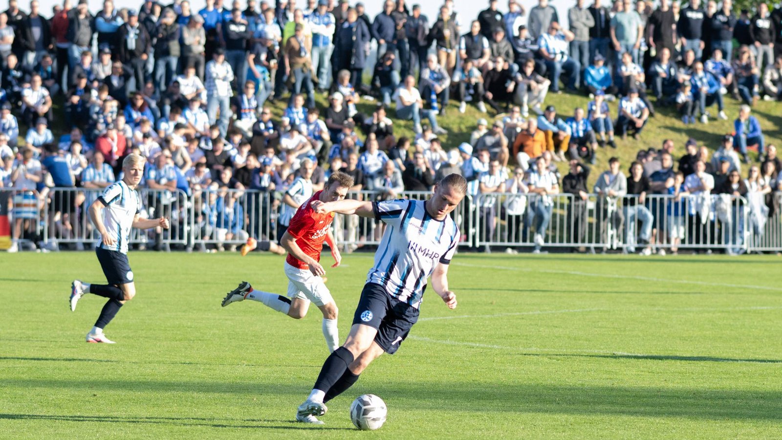 Marlon Faß erzielte vor über 1000 Kickers-Fans in Holzhausen vier Tore.Foto: IMAGO/Eibner Marlon Faß erzielte vor über 1000 Kickers-Fans in Holzhausen vier Tore.Foto: IMAGO/Eibner