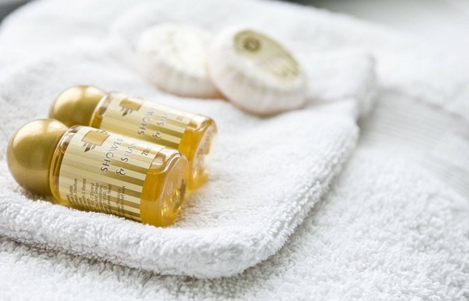 Shampoos und Handtücher gehören zu den beliebtesten „Mitbringseln“ aus Hotels.<span class='image-autor'>Foto: imago images/blickwinkel/McPHOTO/H. Richter</span>