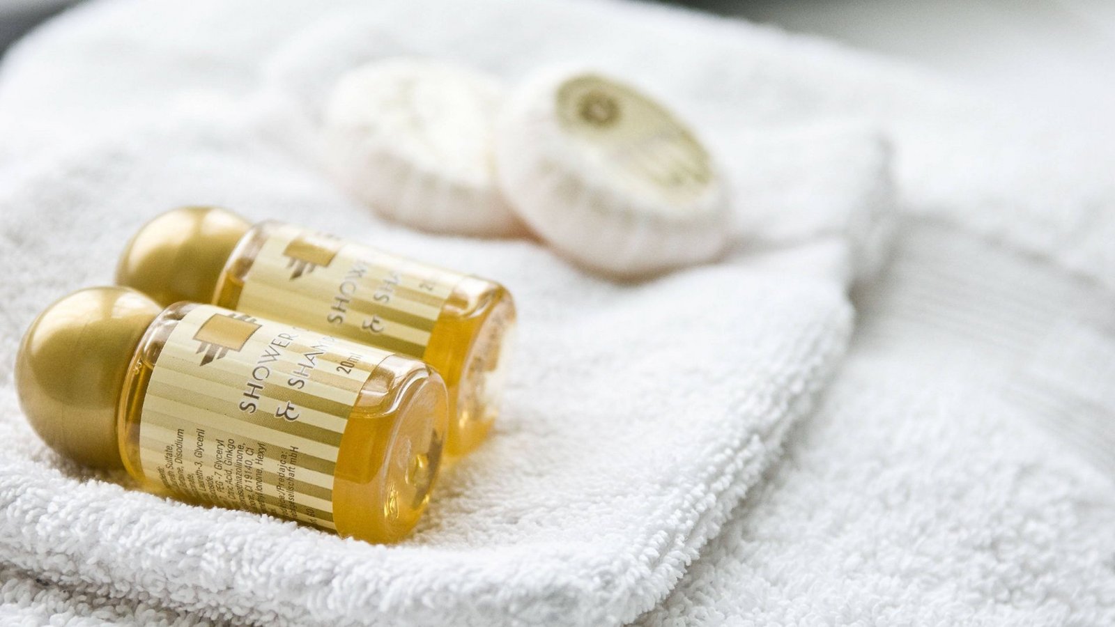 Shampoos und Handtücher gehören zu den beliebtesten „Mitbringseln“ aus Hotels.Foto: imago images/blickwinkel/McPHOTO/H. Richter Shampoos und Handtücher gehören zu den beliebtesten „Mitbringseln“ aus Hotels.Foto: imago images/blickwinkel/McPHOTO/H. Richter