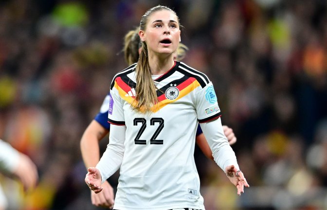 Jule Brand und die deutsche Nationalmannschaft der Frauen spielen in der WM-Qualifikation gegen Slowenien.<span class='image-autor'>Foto: picture alliance/dpa | Sebastian Christoph Gollnow</span>