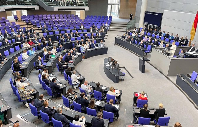 Kein Platz für Beleidigungen und Pöbelei: der Plenarsaal des Deutschen Bundestags<span class='image-autor'>Foto: IMAGO/dts Nachrichtenagentur</span>