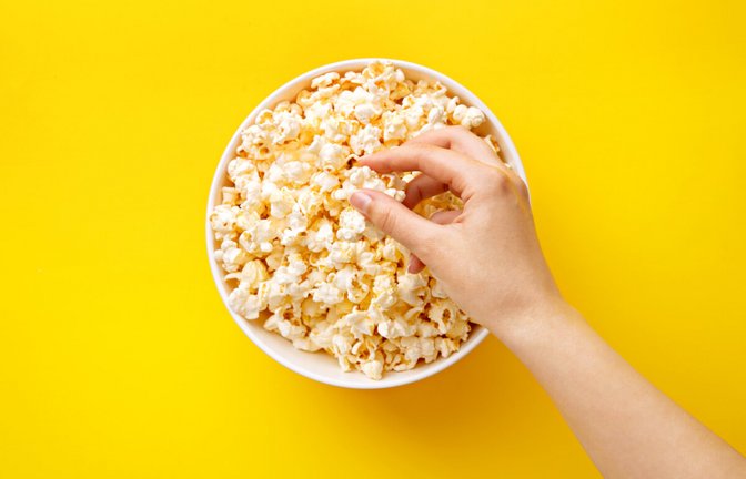 In diesem Artikel zeigen wir Ihnen, wie Sie Popcorn wieder frisch und knusprig machen können. (3 einfache Möglichkeiten)<span class='image-autor'>Foto: Virtu studio / Shutterstock.com</span>