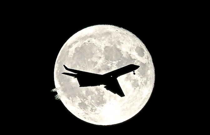11 000 Fluglotsen gelten zwar als systemrelevant, müssen aber ohne Bezahlung arbeiten.<span class='image-autor'>Foto: dpa/Zuma Wire/Ringo Chiu</span>