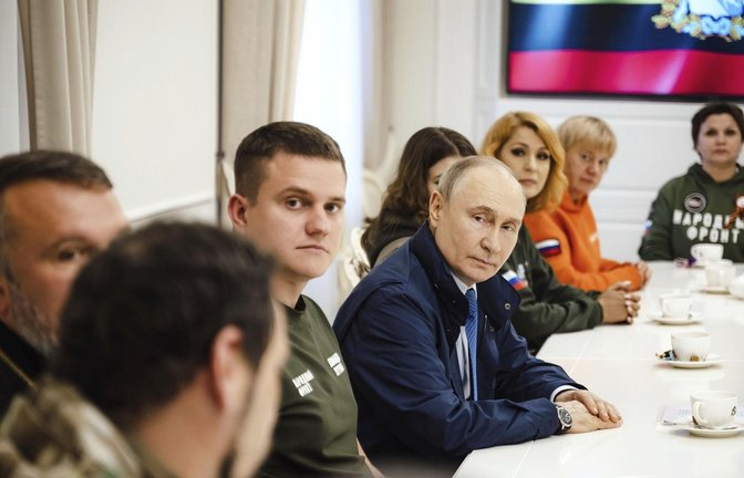 Putin bei einem Besuch in der Region Kursk.<span class='image-autor'>Foto: /Uncredited/Russian Presidential Press Service/AP</span>