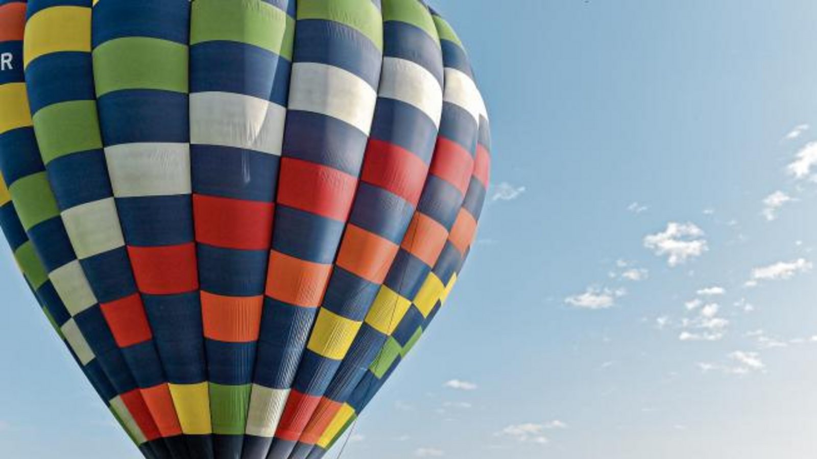 Großglattbach war am vergangenen Samstag Landeplatz für fünf Heißluftballons. Diese waren im Zuge des 11. Internationalen German Cups für Heißluftballons in Pforzheim gestartet. Foto: Leitner Großglattbach war am vergangenen Samstag Landeplatz für fünf Heißluftballons. Diese waren im Zuge des 11. Internationalen German Cups für Heißluftballons in Pforzheim gestartet. Foto: Leitner