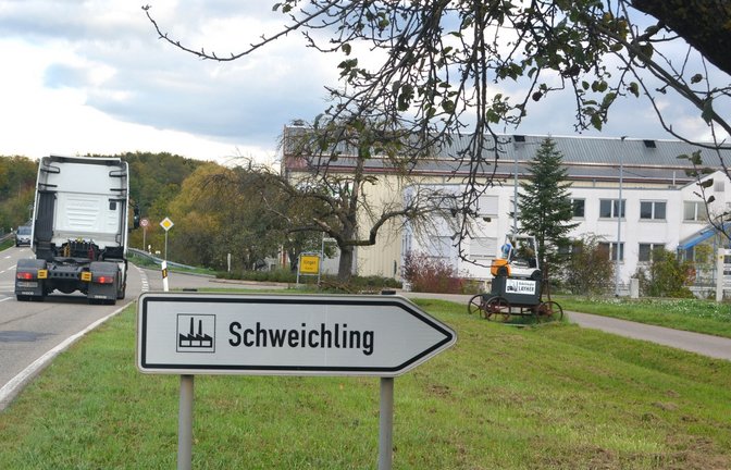 Durch den geplanten Bau von Logistik wird sich das Verkehrsaufkommen im Gewerbegebiet Schweichling erhöhen.  <span class='image-autor'>Foto: Stahlfeld</span>