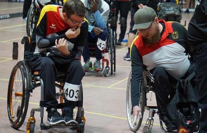 Bastian Keller (rechts) berät sich mit Teampartner Boris Nicolai über die Vorgehensweise, die wohl den besten Erfolg verspricht. <span class='image-autor'>Foto: privat</span>