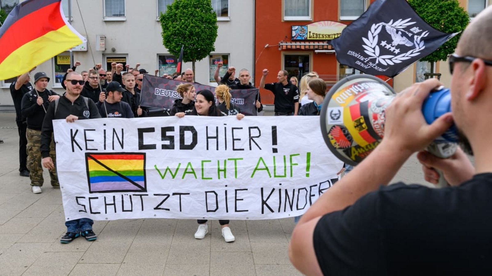 Queer und LGBTQ sind Bezeichnungen, die offensichtlich immer noch einigen Angst machen. Der Kampf gegen sexuelle Selbstbestimmung gehört mit zu den Versuchen, rückwärtsgewandt zu agieren.Patrick Pleul/dpa Queer und LGBTQ sind Bezeichnungen, die offensichtlich immer noch einigen Angst machen. Der Kampf gegen sexuelle Selbstbestimmung gehört mit zu den Versuchen, rückwärtsgewandt zu agieren.Patrick Pleul/dpa