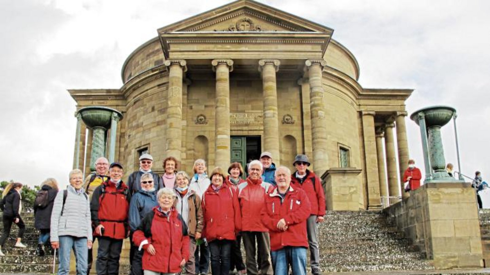 Die Wanderer besuchten unter anderem die geschichtsträchtige Grabkapelle. Foto: p Die Wanderer besuchten unter anderem die geschichtsträchtige Grabkapelle. Foto: p