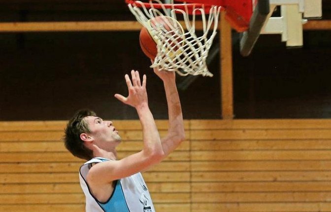Jens Ehmke gelangt in dieser Szene völlig unbedrängt zum Korb. Foto: Küppers