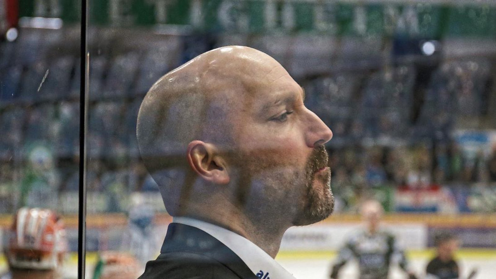 Grund zum Stirnrunzeln? Eigentlich hat den Steelers-Trainer Hugo Boisvert vor dem Viertelfinalauftakt gegen Dresden nicht. Foto: Baumann Grund zum Stirnrunzeln? Eigentlich hat den Steelers-Trainer Hugo Boisvert vor dem Viertelfinalauftakt gegen Dresden nicht. Foto: Baumann